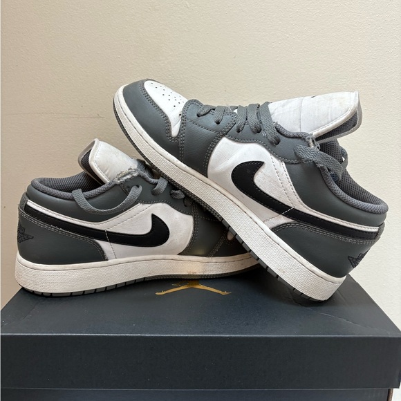 Nike Other - Nike Youth Black and White Sneakers